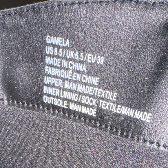 Black, flat boots with chain - Picture 3 of 4